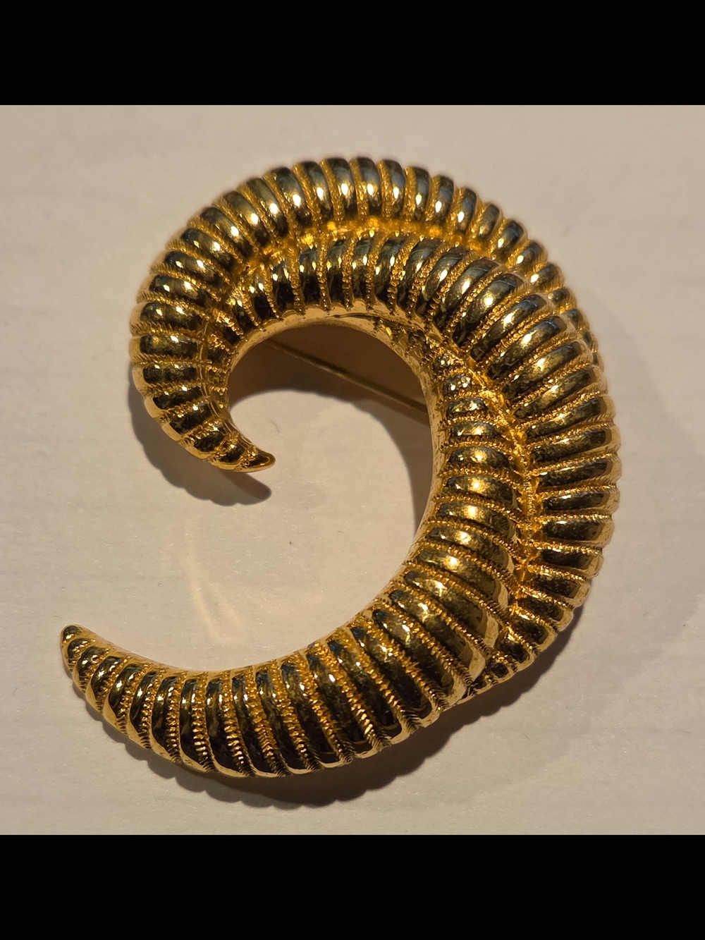 ✨ Vintage Signed Monet Ribbed Gold-Tone Swirl Brooch (NWOT) ✨